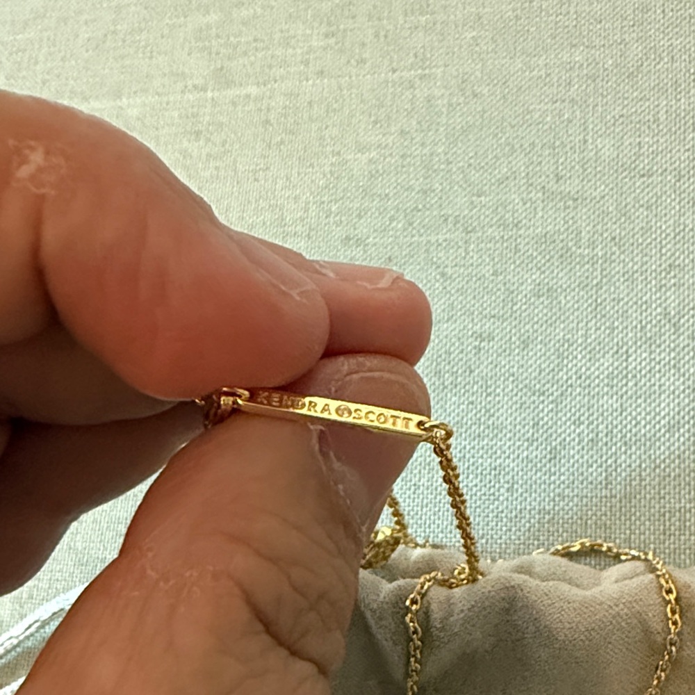 Kendra Scott Gold Elisa Necklace with Emerald Green stone - Picture 4 of 5